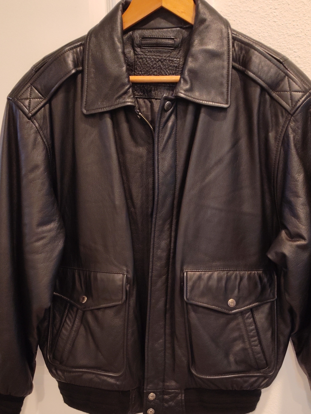 Roundtree & Yorke Black Leather Biker / Bomber Jacket Men's Large